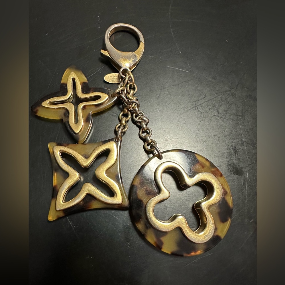 💯 Authentic Louis Vuitton tortoise bag charm